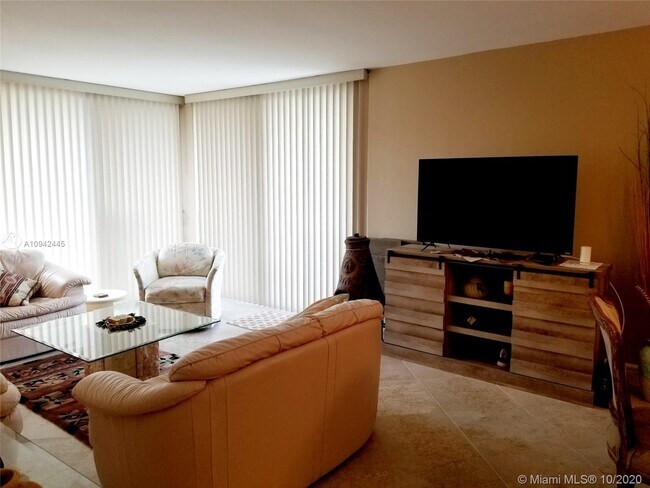 Building Photo - 125 S Ocean Ave