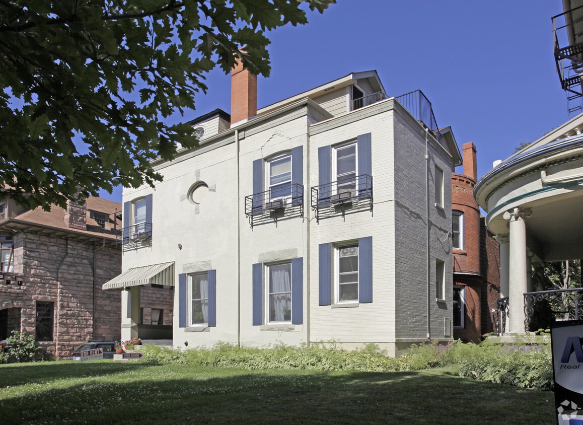 Primary Photo - 1446 Detroit St