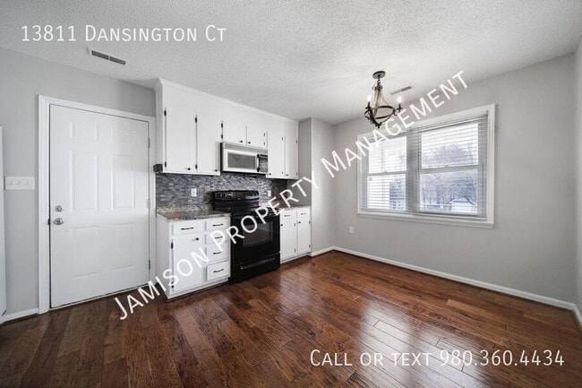 Building Photo - 13811 Dansington Ct