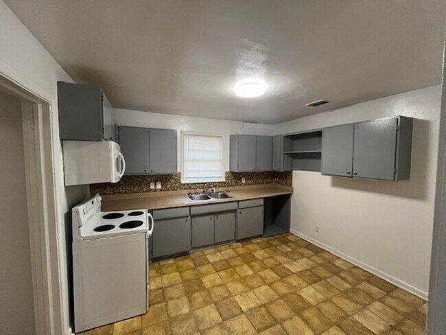 Foto del edificio - 1638 Sharkey St