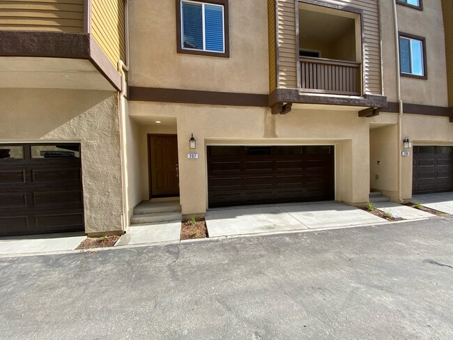 Building Photo - 207 Mission Villas Rd