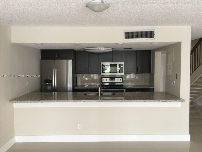 Building Photo - 10951 N Lakeview Dr