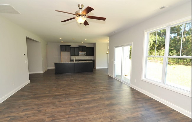 Building Photo - Beautiful 4 Bed Home on Masonboro Loop!