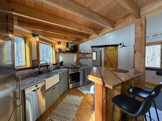 Foto del edificio - Modern, Tiny Home Retreat with Bonus Studio, Pet Friendly- Becket, MA
