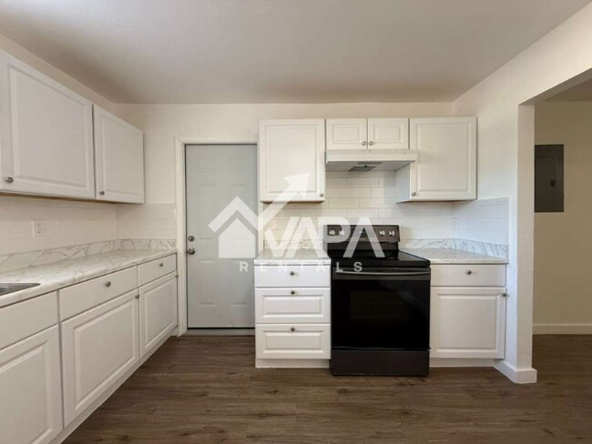 Foto del edificio - 5822 Lake Wind