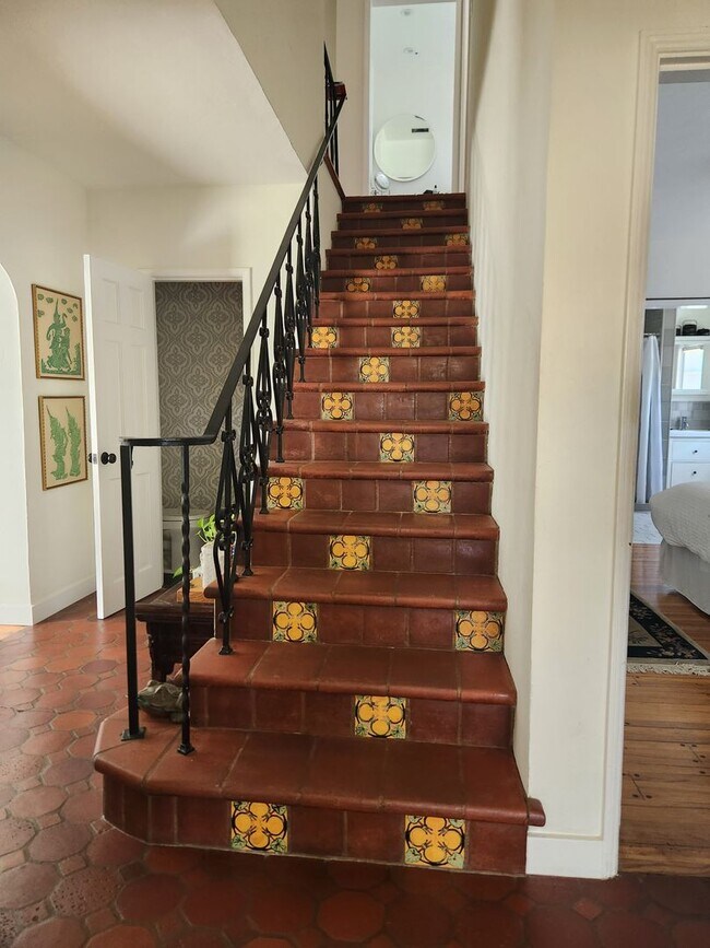 Foto del edificio - Kensington - Stunning Spanish-Style 4 Bedr...