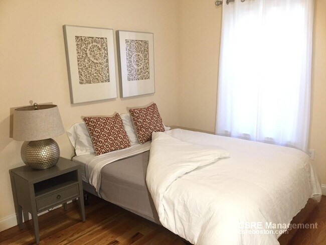 Building Photo - Full Luxury Renovation!  Laundry in Unit! ...