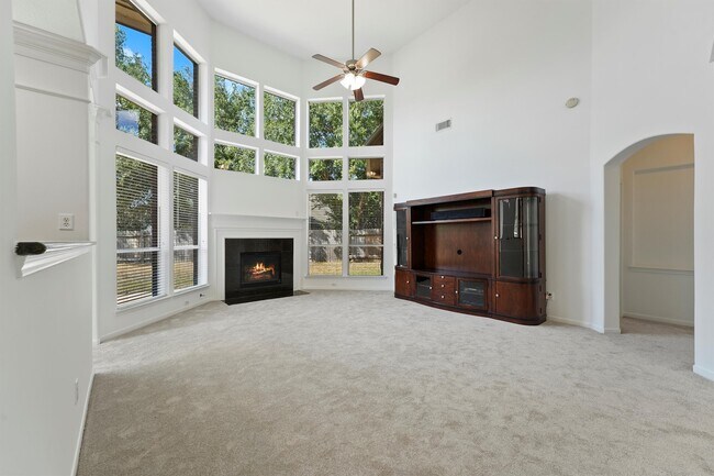 Building Photo - 26422 Creston Woods Dr