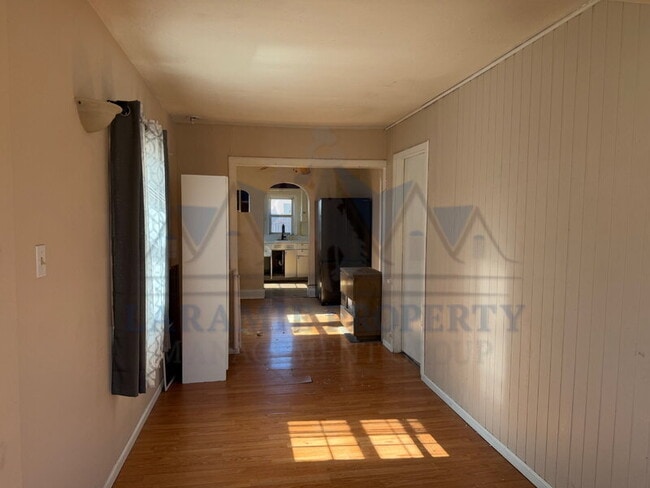 Building Photo - 656 N Cedar St