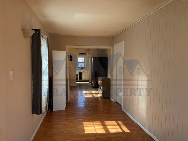 Foto del edificio - 656 N Cedar St