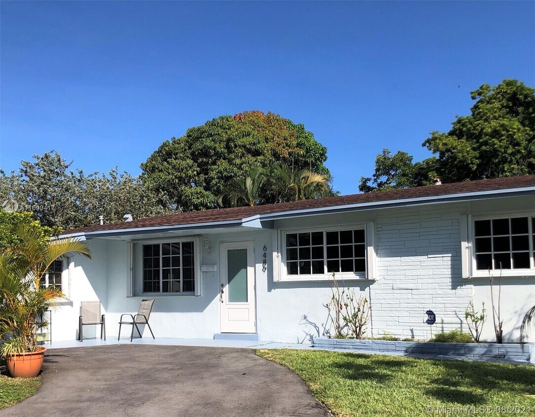 Primary Photo - 6489 Pierce St