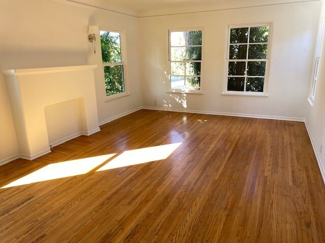 Living Room - 3116 Benda St