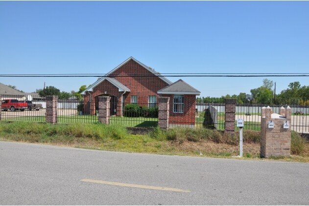 Building Photo - 1111 Tori Rd