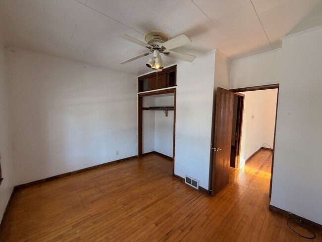 Foto del edificio - 3232 N Bartlett Ave