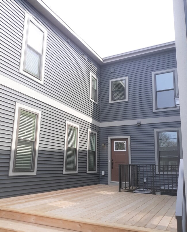 Rear Court Yard - 328 Maple Ave