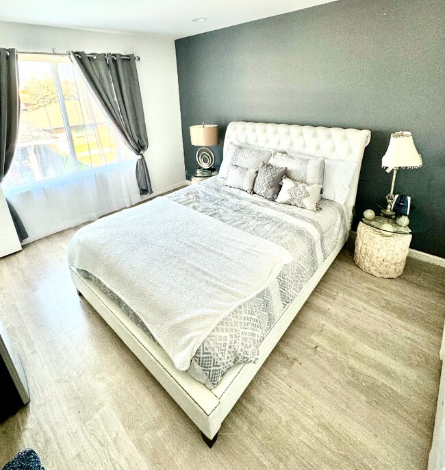 Foto del edificio - 910 Elmdale Pl