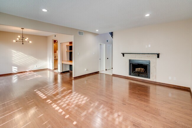 Building Photo - 1112 Bering Dr