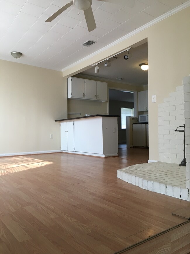 Foto del edificio - 300 Catherine Ave