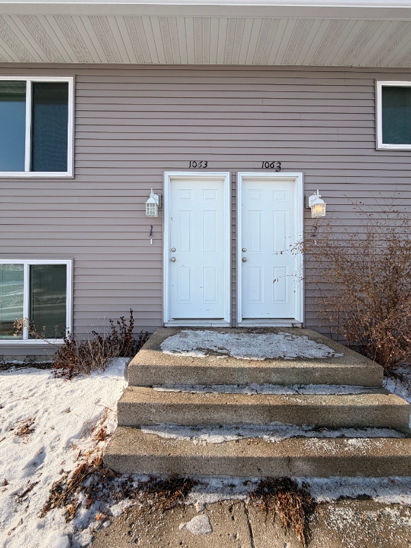 Building Photo - 1063 5th Ave NW