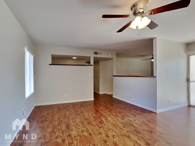 Foto del edificio - 725 W Utopia Rd