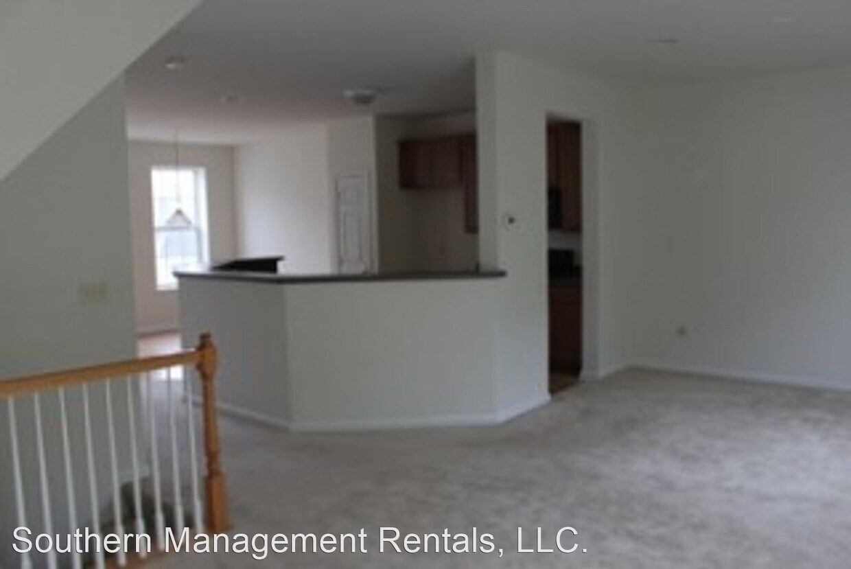 Building Photo - 2122 Maple Crest Blvd