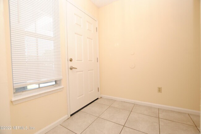 Foto del edificio - 2468 Spring Vale Rd