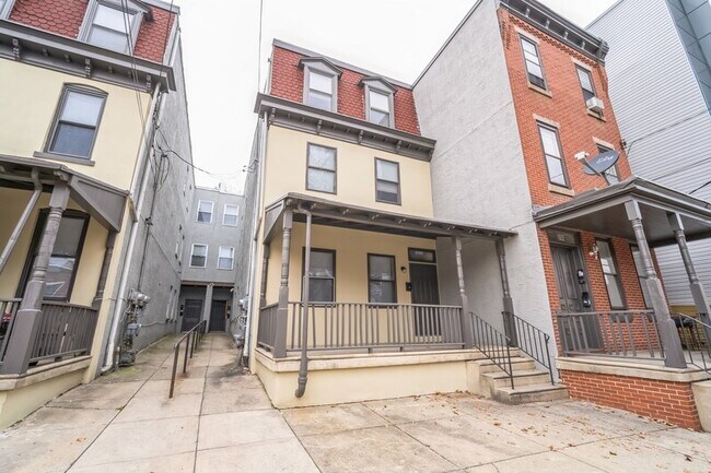 Building Photo - 886 N 42nd St