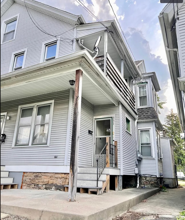 Building Photo - 329/331 N Lincoln