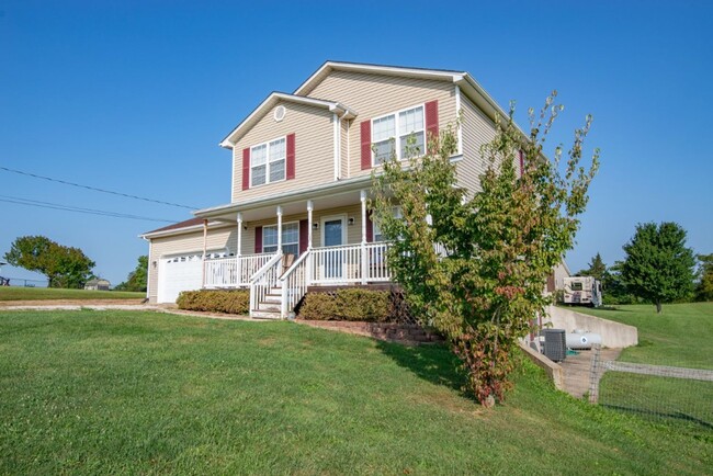 Building Photo - 650 Farmington Dr