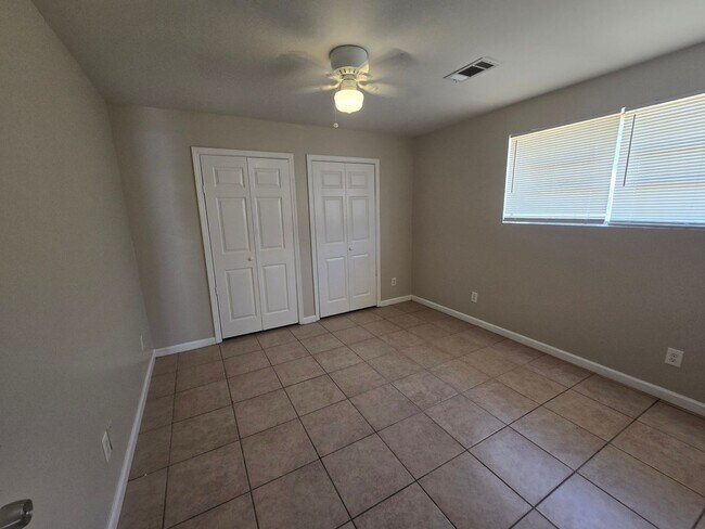 Building Photo - 5 Bedroom Single House