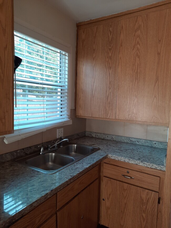 Cocina - 4451 Stansbury Ave
