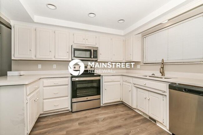Foto del edificio - 4 Bedroom Pet-Friendly Home in Oklahoma City, OK with Main Street Renewal