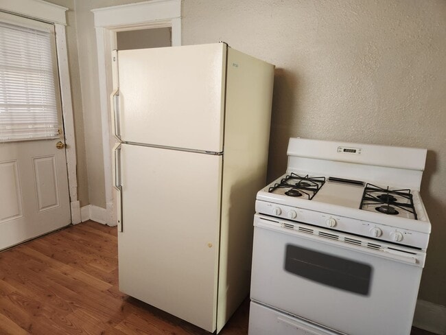 Building Photo - 2 BR/1 BA home