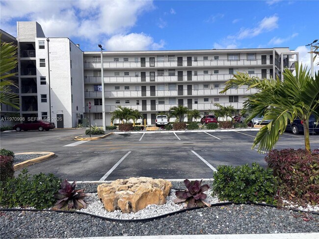 Foto del edificio - 14150 SW 84th St