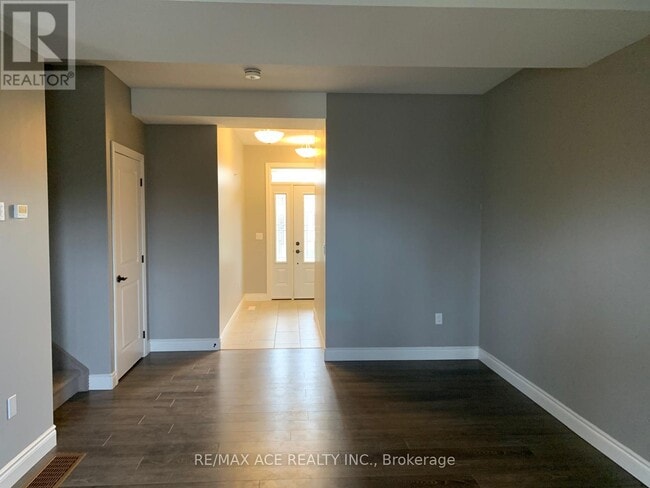 Building Photo - 7 Mountain Ash Dr