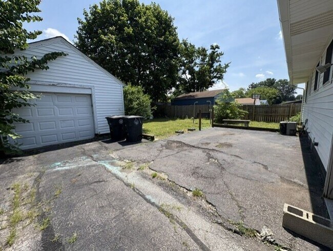 Foto del edificio - Updated 3-Bedroom Akron Home with Finished Basement & Large Detached Garage