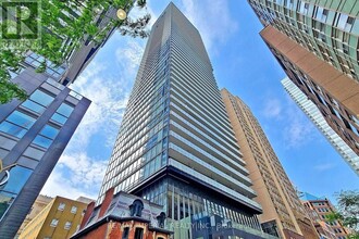 Building Photo - 15 Grenville St