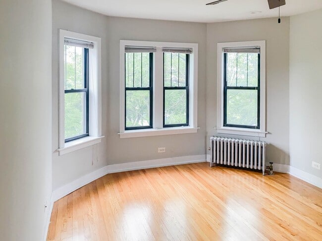 Building Photo - 4547 N Leavitt St