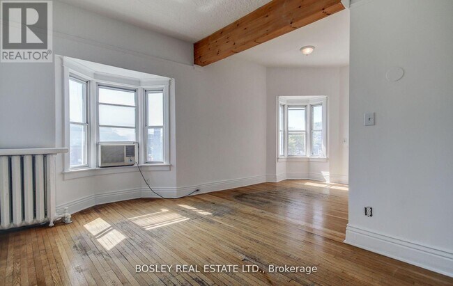 Photo du bâtiment - 720 College St