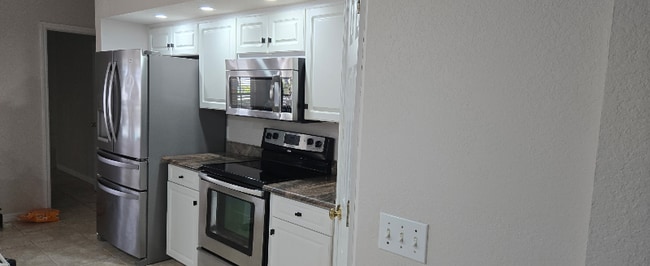 Building Photo - 2635 Highlands Vue Pkwy