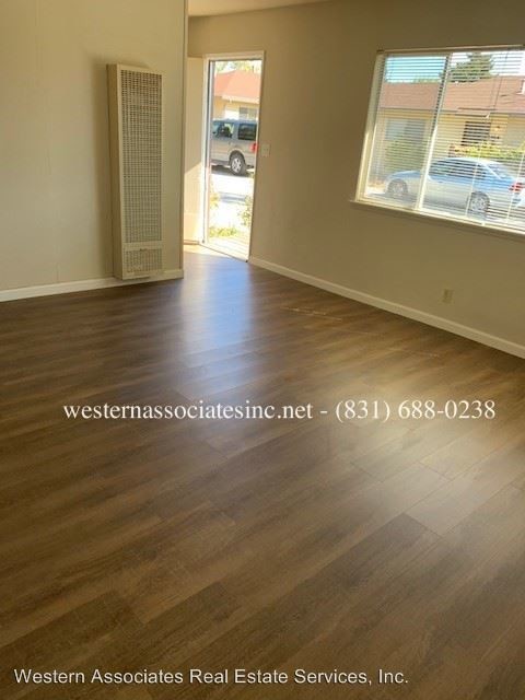 Building Photo - 3126-3126 Dee St