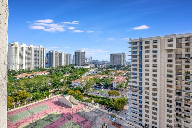 Foto del edificio - 18181 NE 31st Ct