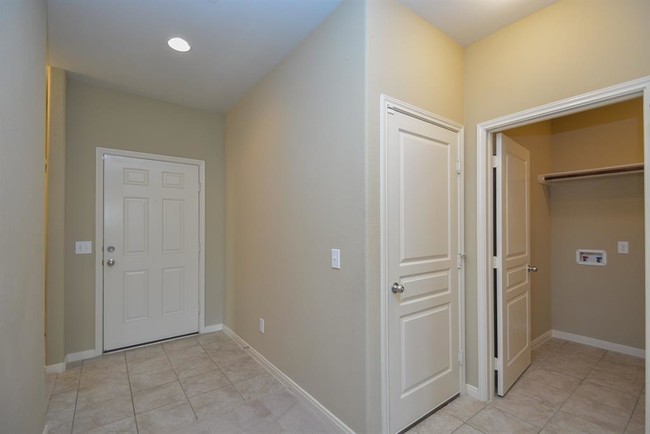 Building Photo - 8135 Running Brook Ln