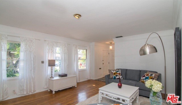 Foto del edificio - 4420 Katherine Ave