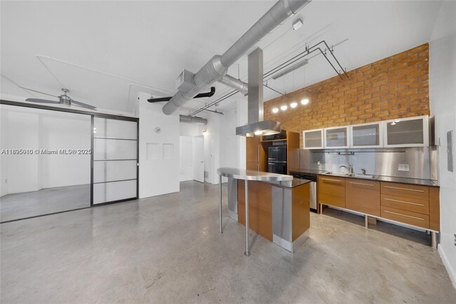 Foto del edificio - 10 SW South River Dr