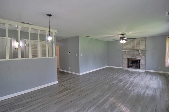 Building Photo - 511 Red Oak Rd