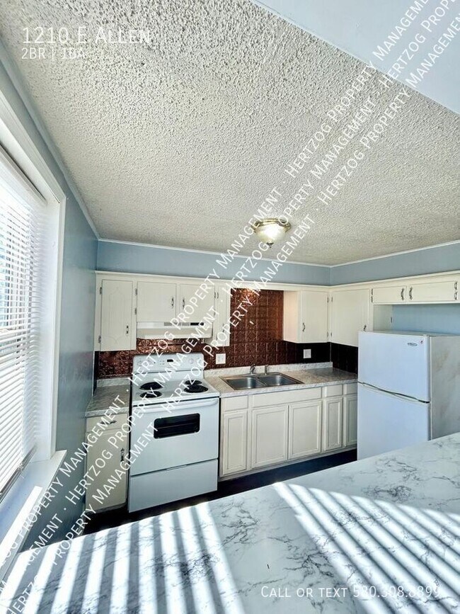 Foto del edificio - 1210 E Allen-