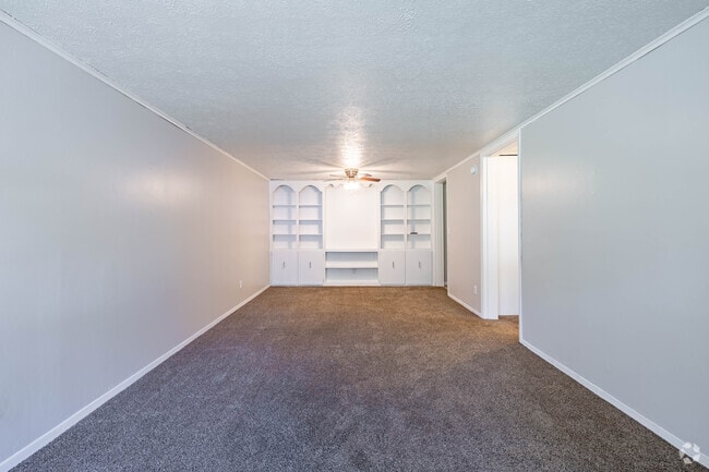 1BR, 1BA - 576SF - Living Room - Cedargate Apartments