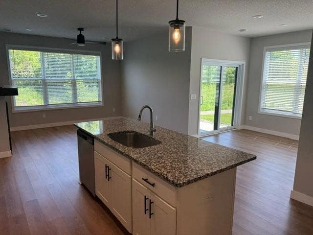 Building Photo - 5385 Robinwood Ct