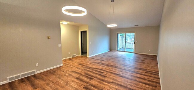 Foto del edificio - 1696 Riva Ridge Dr